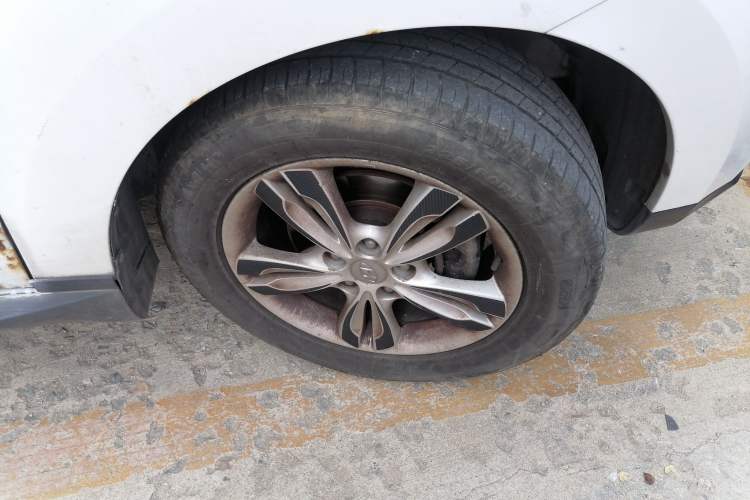 Used Hyundai ix35 2012 2.0L Automatic Two-Wheel Drive Elite Edition GLS Right Front Wheel Hub