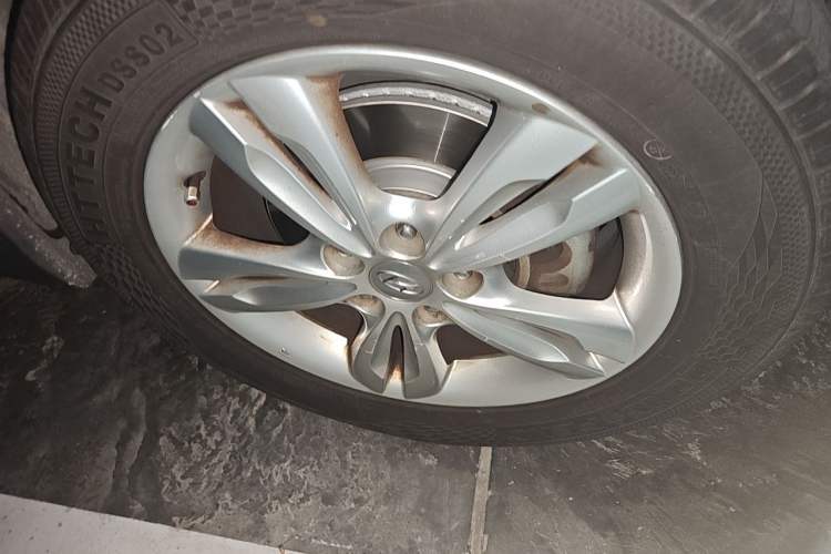 Used Hyundai ix35 2012 2.0L Automatic Two-Wheel Drive Elite Edition GLS Right Front Wheel Hub