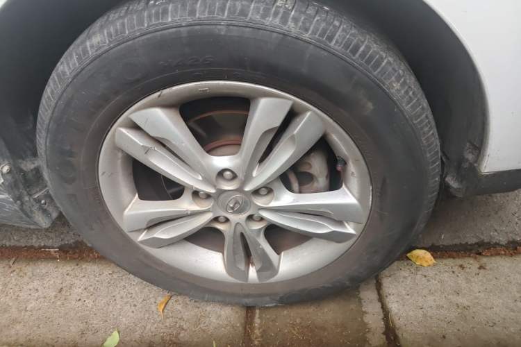 Used Hyundai ix35 2012 2.0L Automatic Two-Wheel Drive Elite Edition GLS Right Front Wheel Hub