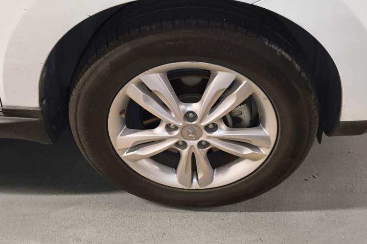 Used Hyundai ix35 2012 2.0L Automatic Two-Wheel Drive Elite Edition GLS Right Front Wheel Hub
