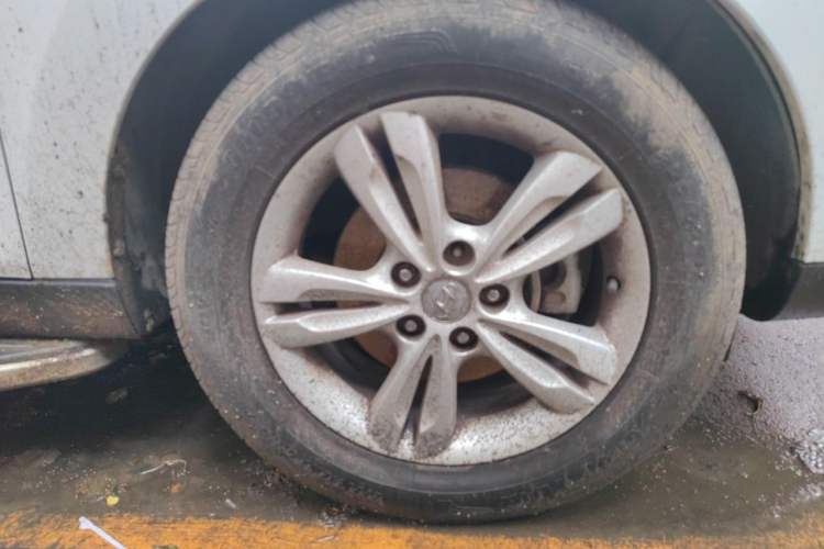 Used Hyundai ix35 2012 2.4L Automatic 4x4 Navigation Edition GLS Right Front Wheel Hub