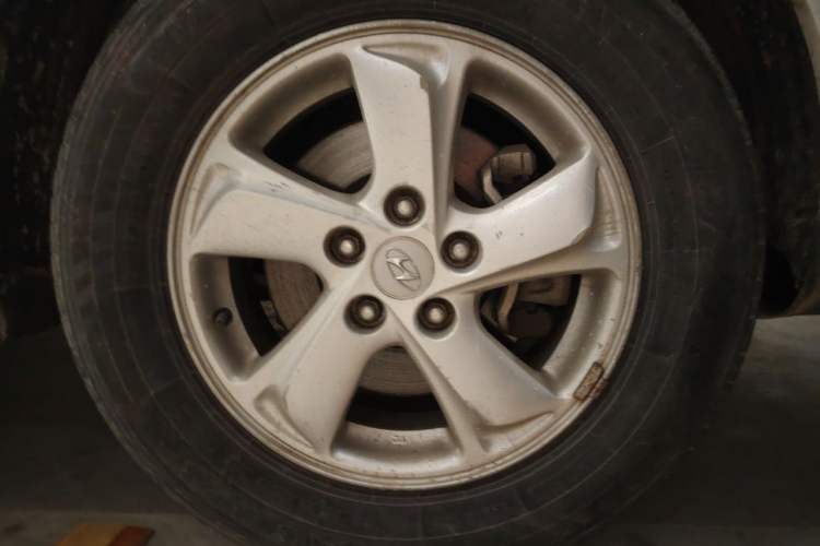 Used Hyundai ix35 2012 2.0L Automatic Two-Wheel Drive New Edition GL Right Front Wheel Hub