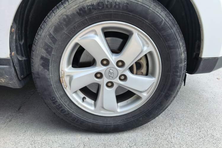 Used Hyundai ix35 2012 2.0L Automatic Two-Wheel Drive New Edition GL Right Front Wheel Hub