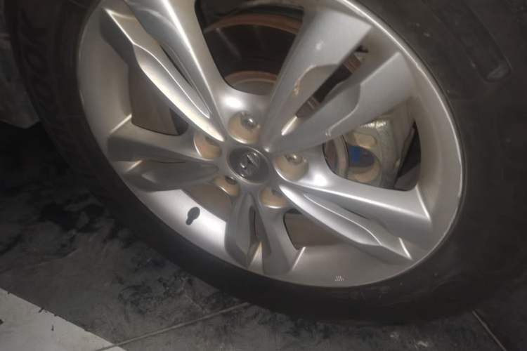 Used Hyundai ix35 2012 2.0L Automatic Two-Wheel Drive Elite Edition GLS Right Front Wheel Hub