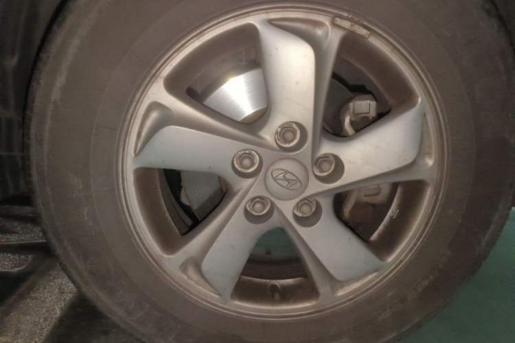 Used Hyundai ix35 2012 2.0L Automatic Two-Wheel Drive New Edition GL Right Front Wheel Hub