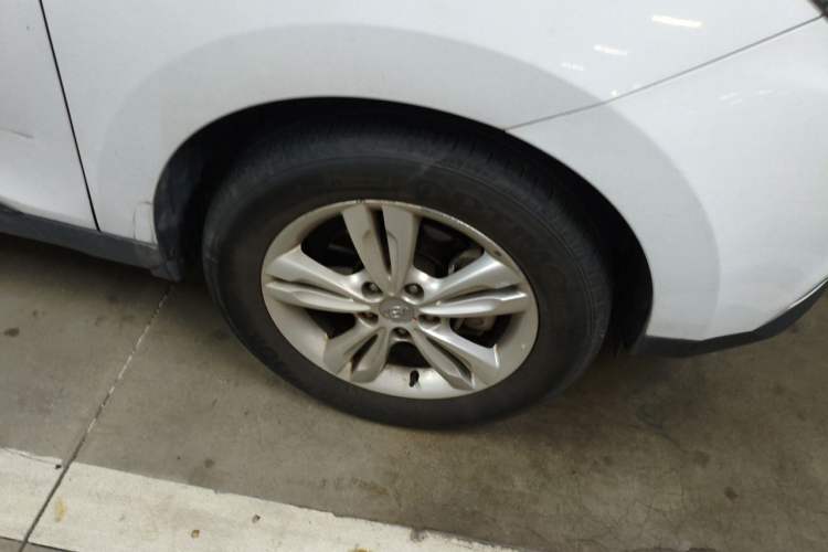 Used Hyundai ix35 2012 2.0L Automatic Two-Wheel Drive Elite Edition GLS Right Front Wheel Hub