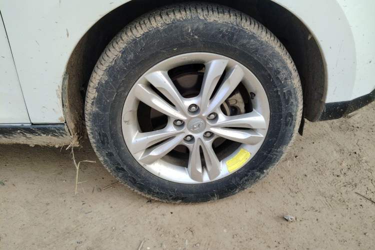 Used Hyundai ix35 2012 2.0L Automatic Two-Wheel Drive Elite Edition GLS Right Front Wheel Hub
