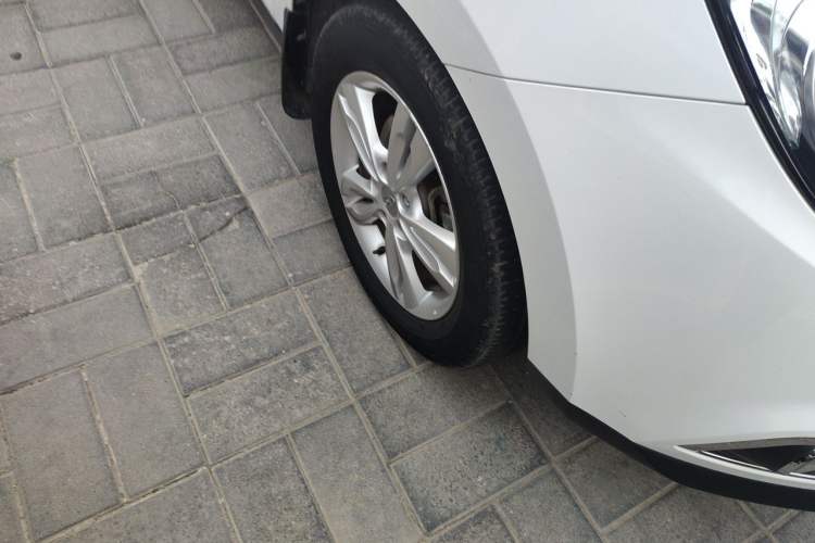 Used Hyundai ix35 2012 2.0L Automatic Two-Wheel Drive Elite Edition GLS Right Front Wheel Hub