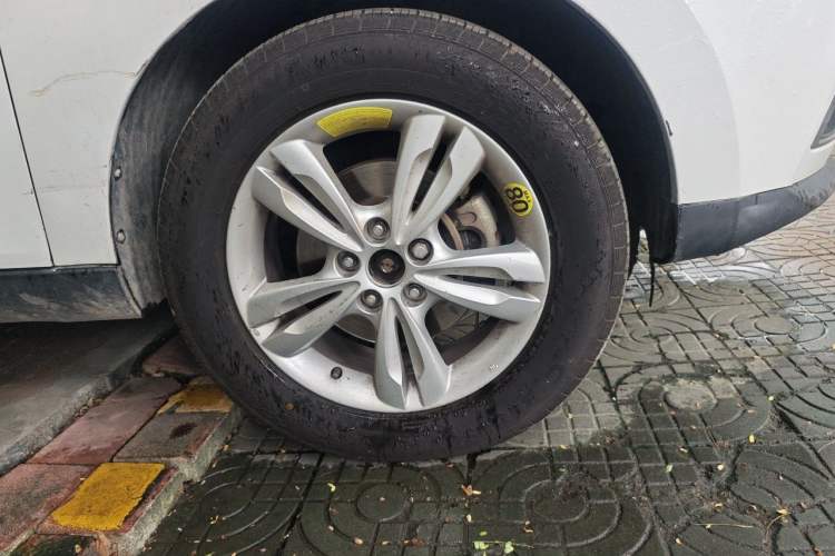Used Hyundai ix35 2012 2.0L Automatic Two-Wheel Drive Elite Edition GLS Right Front Wheel Hub