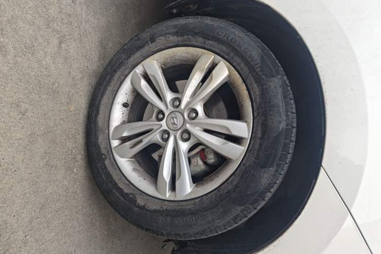 Used Hyundai ix35 2012 2.0L Automatic 4x4 Prestige Edition GLS Right Front Wheel Hub