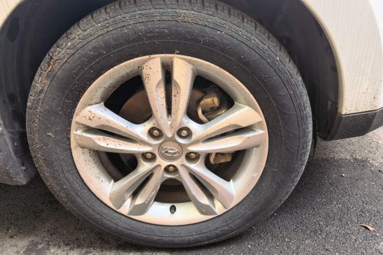 Used Hyundai ix35 2012 2.0L Automatic Two-Wheel Drive Elite Edition GLS Right Front Wheel Hub