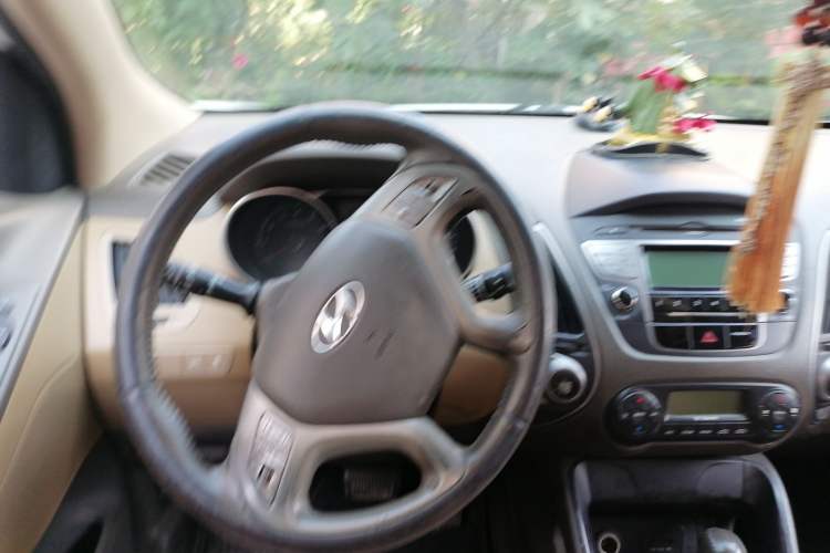Used Hyundai ix35 2012 2.0L Automatic Two-Wheel Drive Elite Edition GLS Steering Wheel