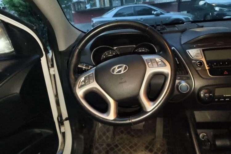 Used Hyundai ix35 2012 2.0L Automatic Two-Wheel Drive Elite Edition GLS Steering Wheel