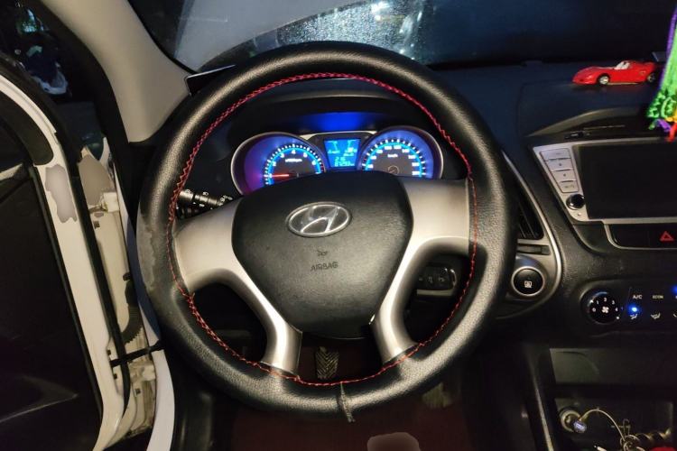 Used Hyundai ix35 2012 2.0L Manual Two-Wheel Drive New Edition GL Steering Wheel
