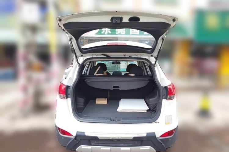 Used Hyundai ix35 2012 2.0L Automatic Two-Wheel Drive New Edition GL Trunk