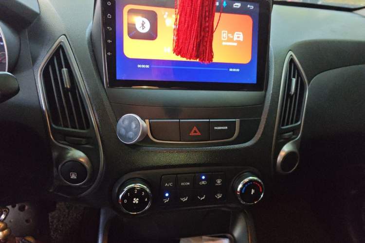 Used Hyundai ix35 2012 2.0L Automatic Two-Wheel Drive New Edition GL Audio And AC Panel
