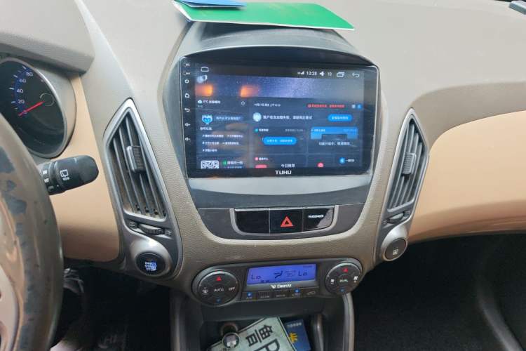 Used Hyundai ix35 2012 2.0L Automatic Two-Wheel Drive Elite Edition GLS Audio And AC Panel