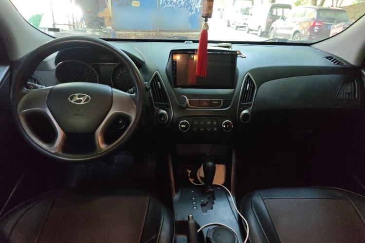Used Hyundai ix35 2012 2.0L Automatic Two-Wheel Drive New Edition GL Center Console