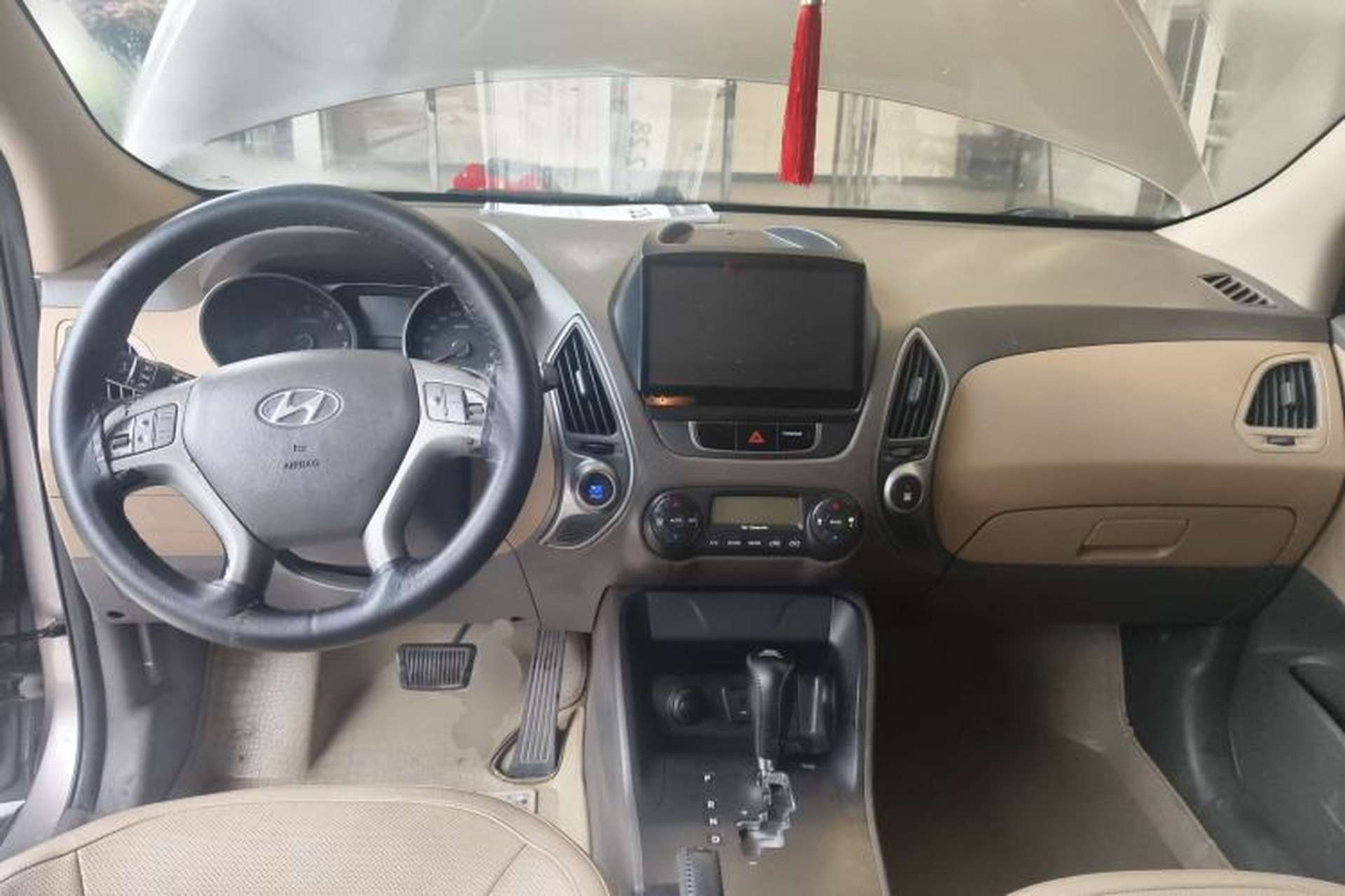 Used Hyundai ix35 2012 2.0L Automatic Two-Wheel Drive Elite Edition GLS Center Console