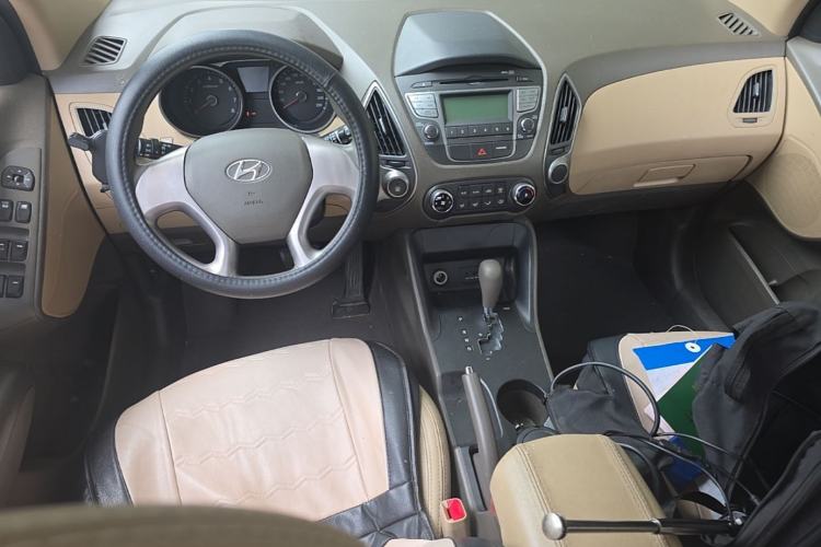 Used Hyundai ix35 2012 2.0L Automatic Two-Wheel Drive New Edition GL Center Console