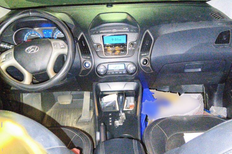 Used Hyundai ix35 2012 2.0L Automatic Two-Wheel Drive Elite Edition GLS Center Console