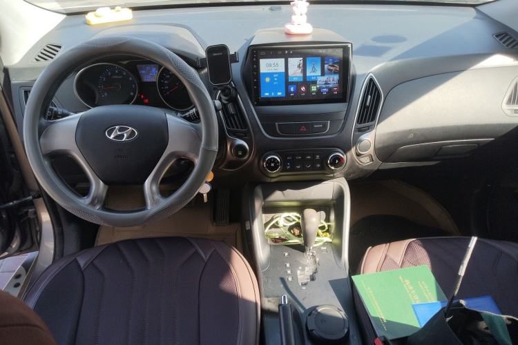 Used Hyundai ix35 2012 2.0L Automatic Two-Wheel Drive New Edition GL Center Console