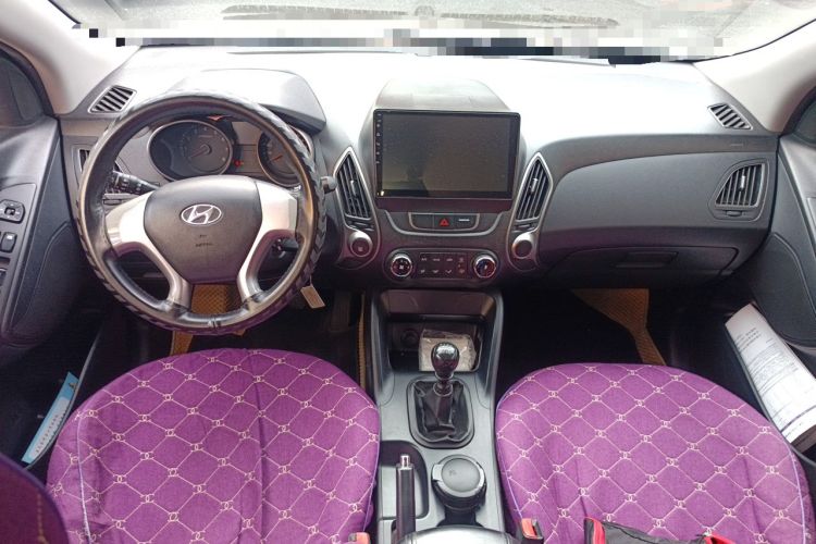 Used Hyundai ix35 2012 2.0L Manual Two-Wheel Drive New Edition GL Center Console
