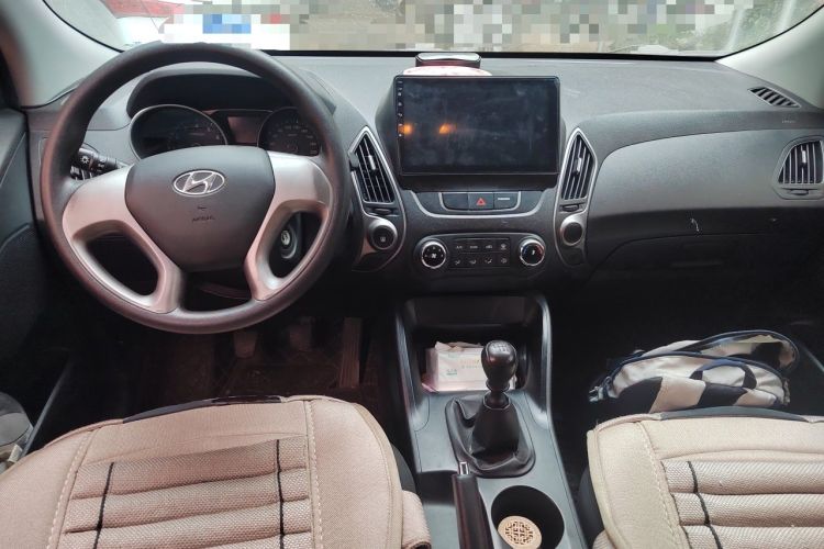 Used Hyundai ix35 2012 2.0L Manual Two-Wheel Drive New Edition GL Center Console
