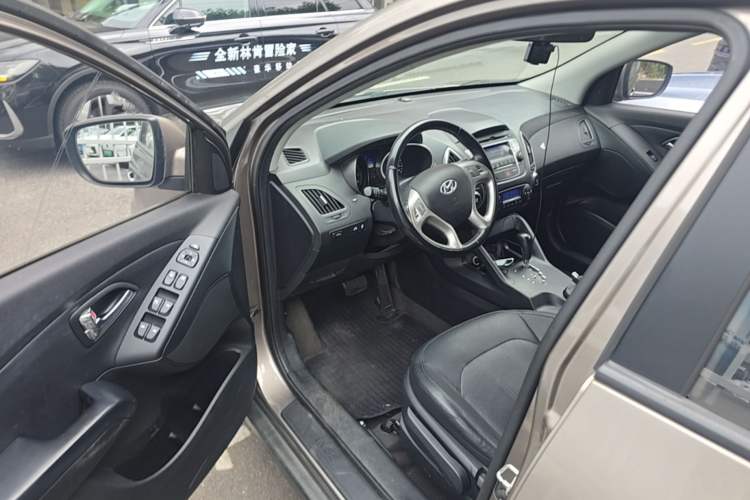 Used Hyundai ix35 2012 2.0L Automatic Two-Wheel Drive Elite Edition GLS Driver Seat