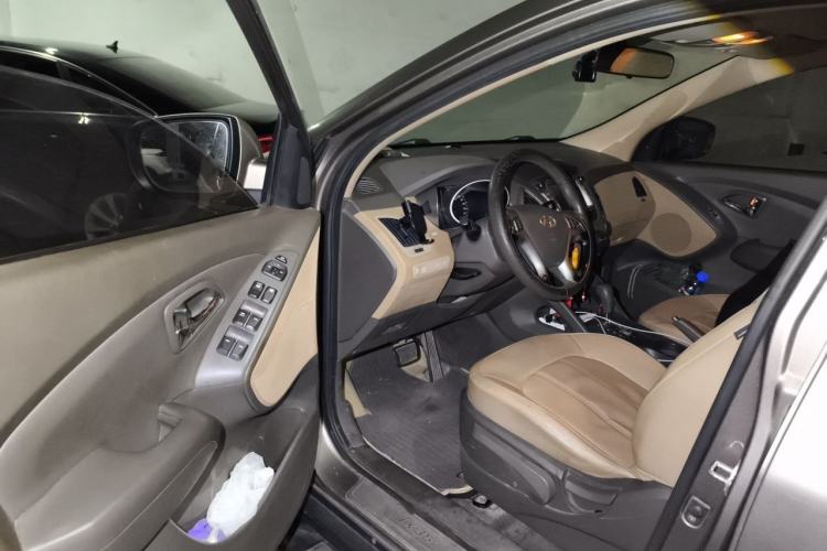 Used Hyundai ix35 2012 2.0L Automatic Two-Wheel Drive Elite Edition GLS Driver Seat