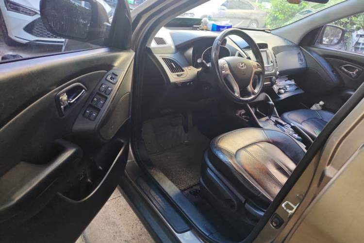 Used Hyundai ix35 2012 2.0L Automatic Two-Wheel Drive Elite Edition GLS Driver Seat
