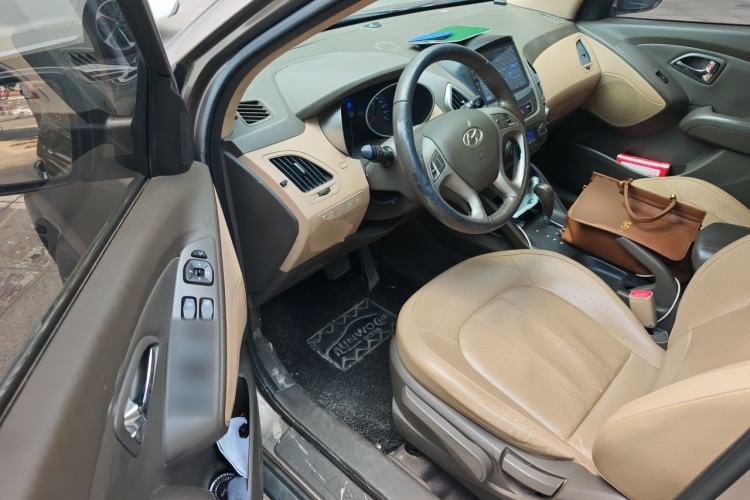 Used Hyundai ix35 2012 2.0L Automatic Two-Wheel Drive Elite Edition GLS Driver Seat