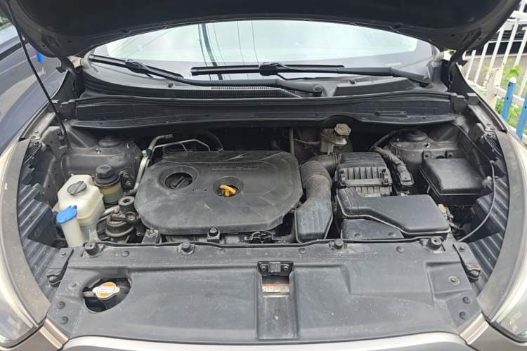 Used Hyundai ix35 2012 2.0L Automatic Two-Wheel Drive Elite Edition GLS Engine Bay