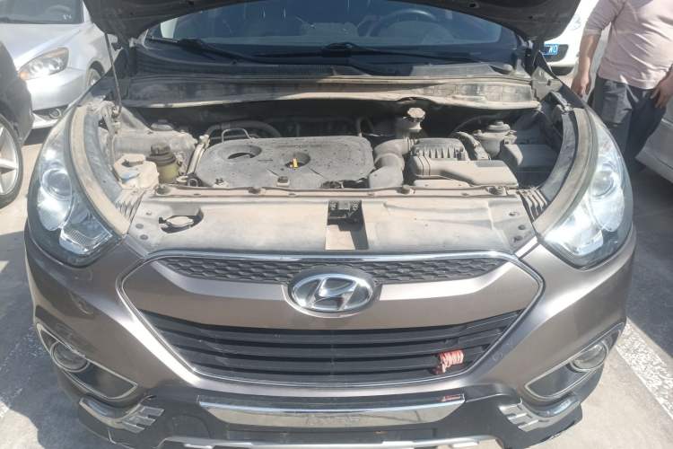 Used Hyundai ix35 2012 2.0L Automatic Two-Wheel Drive Elite Edition GLS Engine Bay