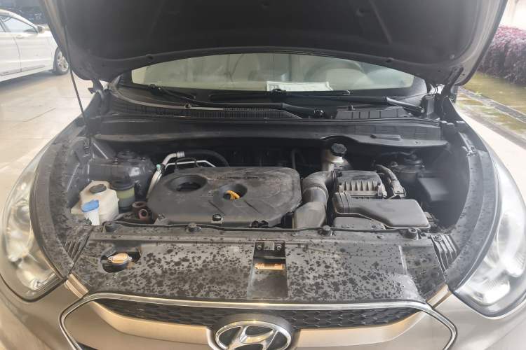Used Hyundai ix35 2012 2.0L Automatic Two-Wheel Drive Elite Edition GLS Engine Bay