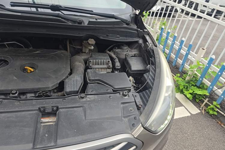 Used Hyundai ix35 2012 2.0L Automatic Two-Wheel Drive Elite Edition GLS Engine Bay Left