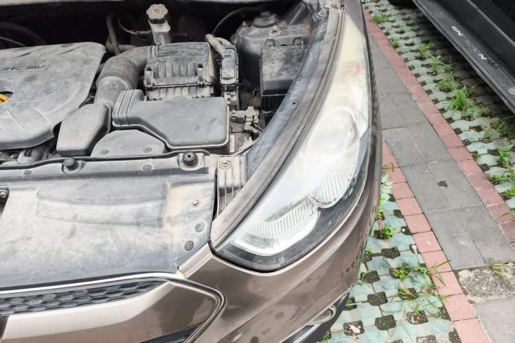 Used Hyundai ix35 2012 2.0L Automatic Two-Wheel Drive Elite Edition GLS Engine Bay Left