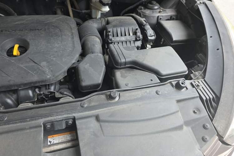Used Hyundai ix35 2012 2.0L Automatic Two-Wheel Drive New Edition GL Engine Bay Left