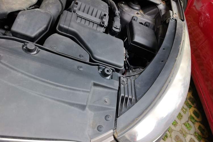 Used Hyundai ix35 2012 2.0L Automatic Two-Wheel Drive New Edition GL Engine Bay Left