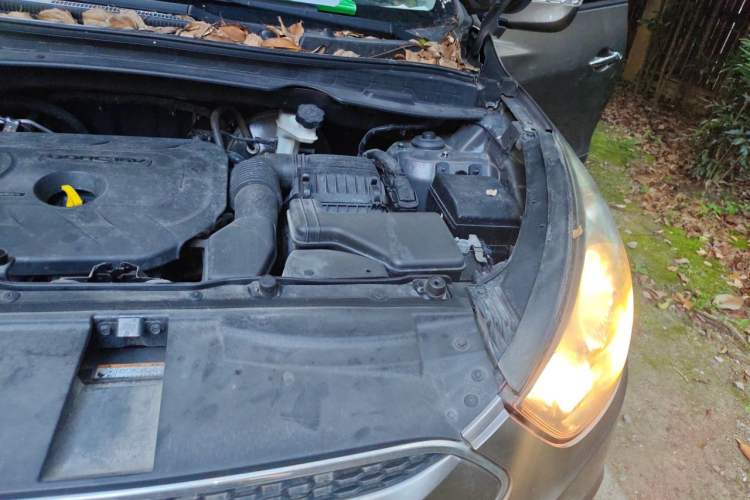 Used Hyundai ix35 2012 2.0L Automatic Two-Wheel Drive Elite Edition GLS Engine Bay Left