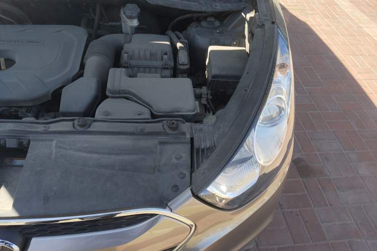 Used Hyundai ix35 2012 2.0L Automatic Two-Wheel Drive New Edition GL Engine Bay Left