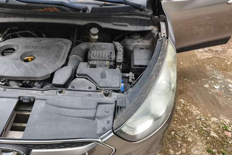Used Hyundai ix35 2012 2.0L Automatic Two-Wheel Drive Elite Edition GLS Engine Bay Left