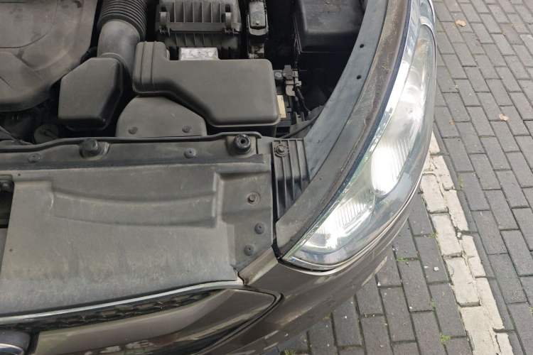 Used Hyundai ix35 2012 2.0L Automatic Two-Wheel Drive Elite Edition GLS Engine Bay Left