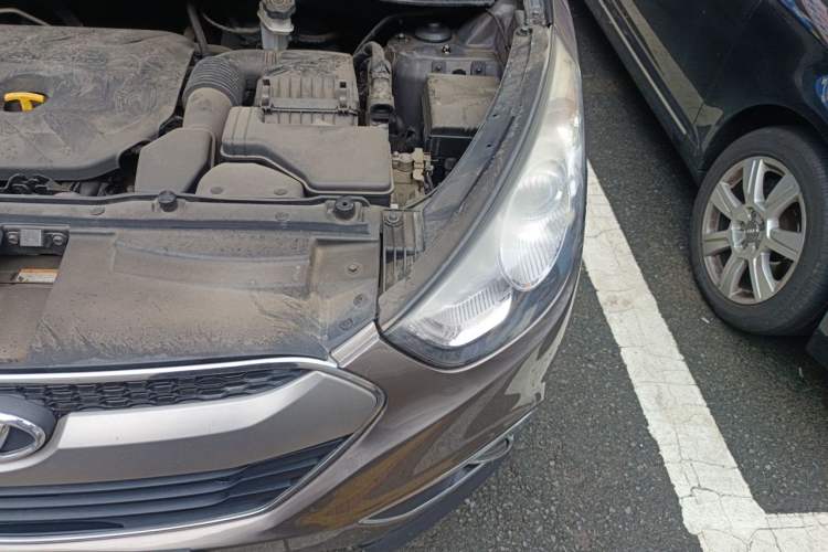 Used Hyundai ix35 2012 2.0L Manual Two-Wheel Drive New Edition GL Engine Bay Left