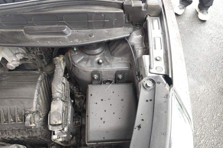 Used Hyundai ix35 2012 2.0L Automatic Two-Wheel Drive New Edition GL Engine Bay Left