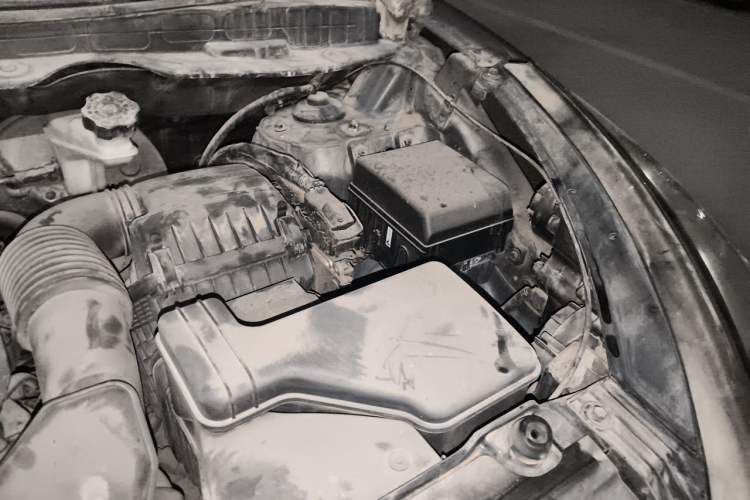 Used Hyundai ix35 2012 2.0L Automatic Two-Wheel Drive Elite Edition GLS Engine Bay Left