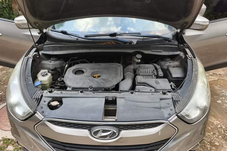 Used Hyundai ix35 2012 2.0L Automatic Two-Wheel Drive Elite Edition GLS Engine Bay