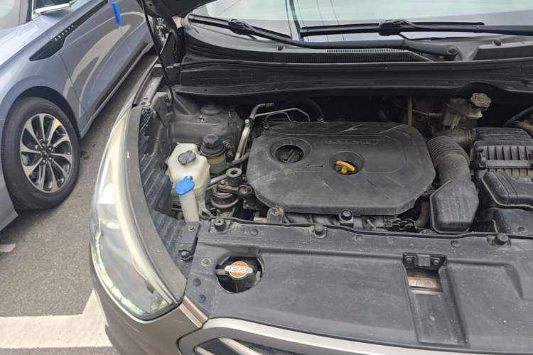 Used Hyundai ix35 2012 2.0L Automatic Two-Wheel Drive Elite Edition GLS Engine Bay Right