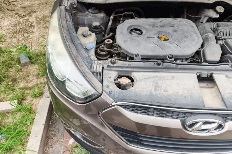 Used Hyundai ix35 2012 2.0L Automatic Two-Wheel Drive Elite Edition GLS Engine Bay Right