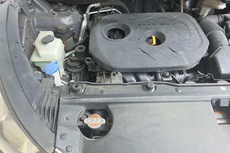 Used Hyundai ix35 2012 2.0L Automatic Two-Wheel Drive New Edition GL Engine Bay Right